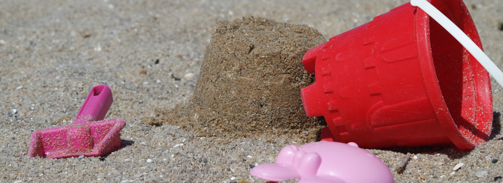 Pelles et seaux, tous à la plage à Piriac-sur-Mer