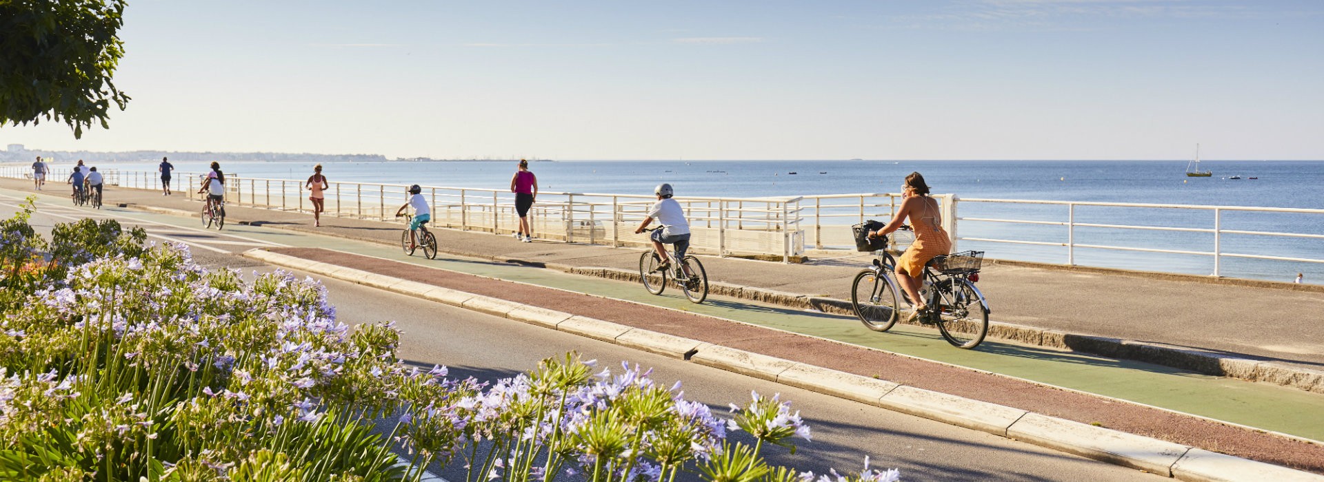 A vélo sur le remblai de La Baule