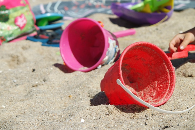 Pelles et seaux, tous à la plage à Piriac-sur-Mer