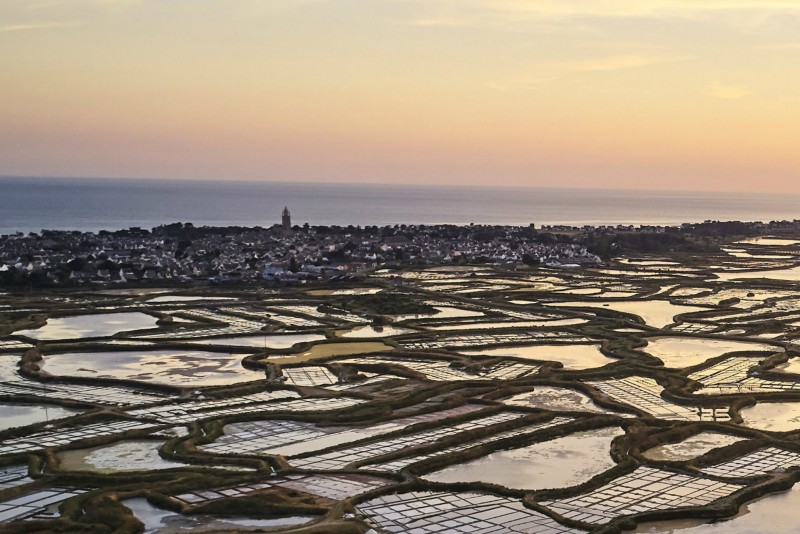 Batz-sur-Mer et ses villages paludiers depuis les marais salants de Guérande - Alexandre Lamoureux