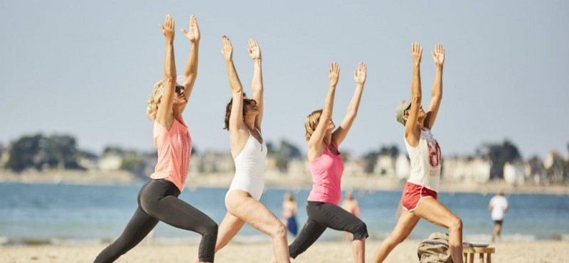 Yoga sur la plage de La Baule - Alexandre Lamoureux