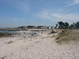 Baie du Castouillet au Croisic, plage de sable entourée de rochers, photo OT du Croisic