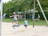 camping-municipal-le-pouliguen-les-mouettes-balancoire-enfants