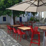 Crêperie, Restaurant, Glacier Sous le Mûrier aux Chaises Rouges  terrasse 3
