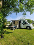 Emplacement camping-cars - Camping Les Chalands Fleuris - Saint-André-des-Eaux