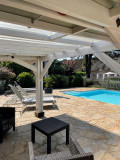 Piscine avec chaises longues - Chambre d'hôtes Escapade en Brière - Saint-Lyphard