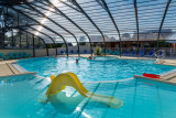 Piscine couverte et chauffée - camping de la Baie 