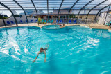 Piscine couverte et chauffée - camping de la Baie