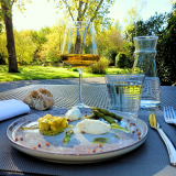 Repas en terrasse -Auberge Le Nézil - Saint Lyphard