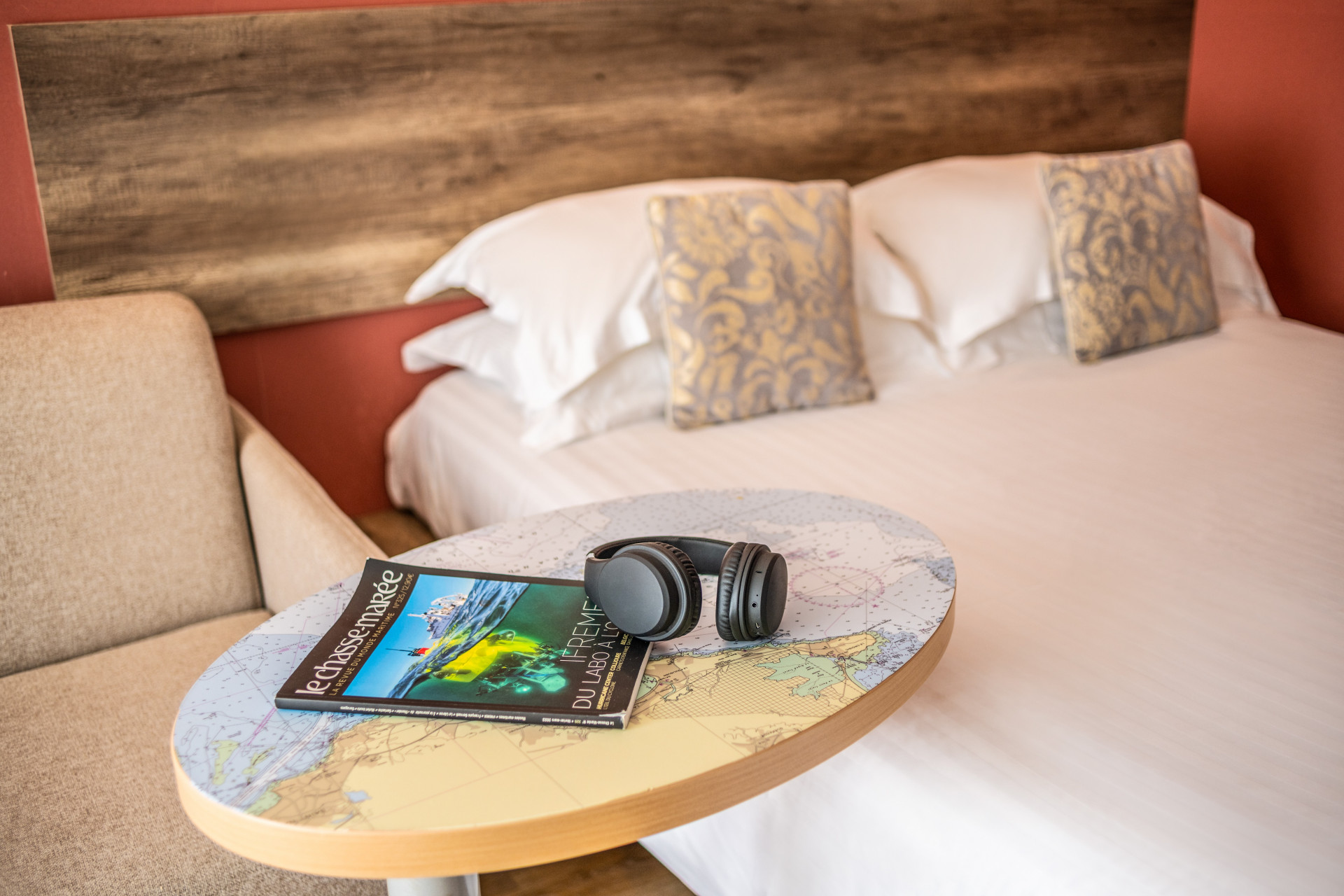 ch-quadruple-3-2042027 ch-quadruple-3-2042027