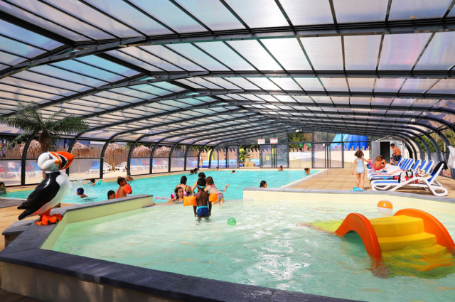 Camping de l'Etang du Pays Blanc - Piscine couverte et chaufée