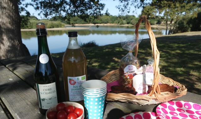 'Les Étangs de Sandun' picnic area