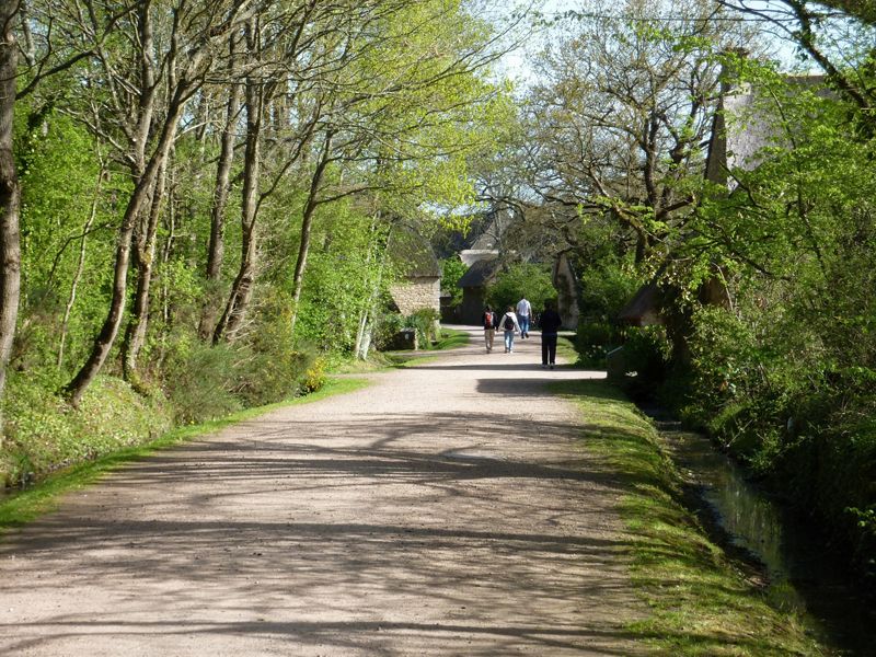 Allée principale du village de Kerhinet