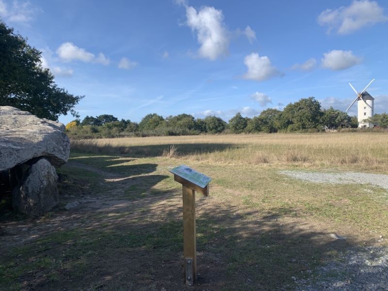 Dolmen Kerbourg - Moulin - Saint Lyphard