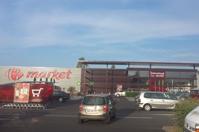 Guérande supermarché Carrefour Market, vue extérieure