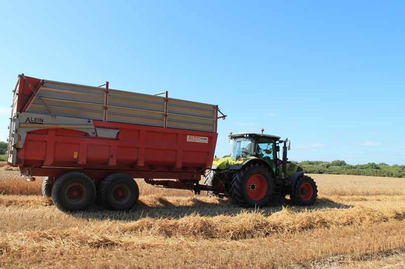 Les Pigeons de Mesquer - Champs tracteur - Mesquer Quimiac