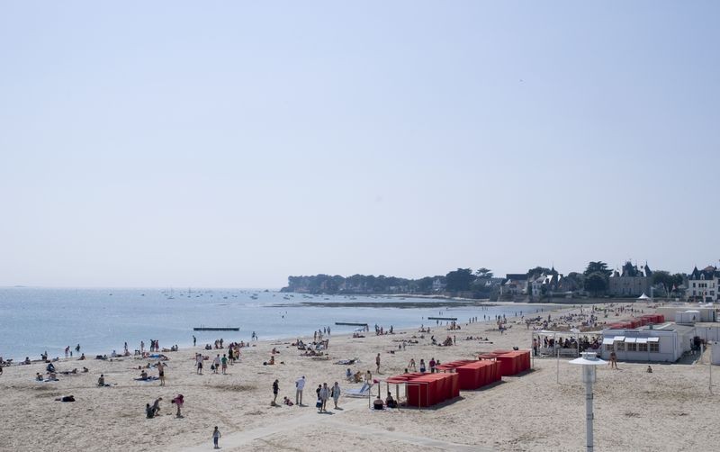 Location de tentes et cabines sur la plage du Nau au Pouliguen