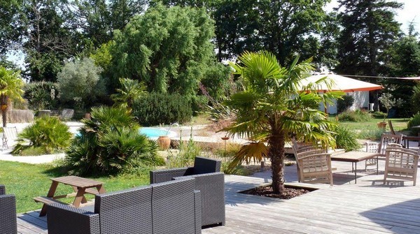 Ti Dear - Chambres d'hôtes à Saint-Molf en Brière - jardin avec piscine