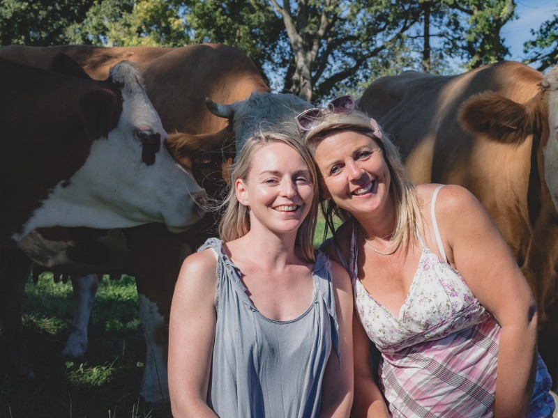 Les Veaux de Nathalie - Ferme des Iles Morice - Producteur de veaux de lait sous la mère à Saint Molf