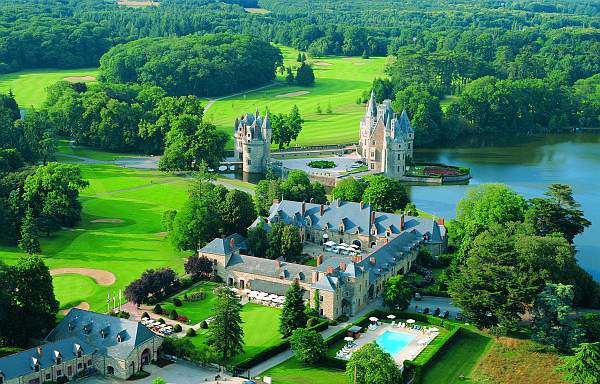 Vue aérienne du château de La Bretesche