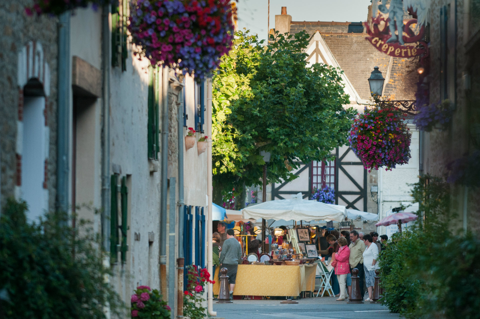 Marché nocturne - Piriac sur Mer  - © CRT Bretagne - Emmanuel Berthier