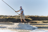 Paludier dans les Marais Salants de Guérande