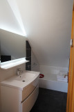 18 T2 Salle de bain  coté lavabo