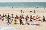 Yoga sur la plage - Plage de La Baule - Tous à la plage - Studio Garnier