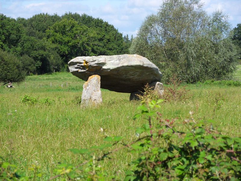 Dolmen de la roche aux loups