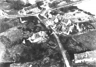 Kerhinet in 1974, Dorf mit Schilfgedeckten Häusern in der Brière