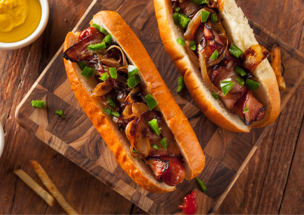 2024-08-13-hot-dogs-pour-cinevores-au-central-cafe-credit-getty-image-mesquer