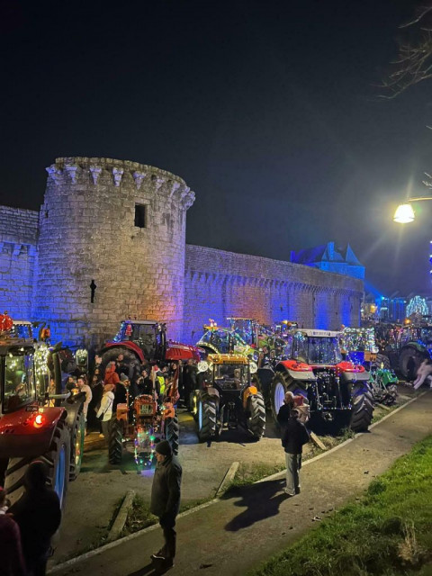 Noël by Light - Parade des tracteurs illuminés - Guérande