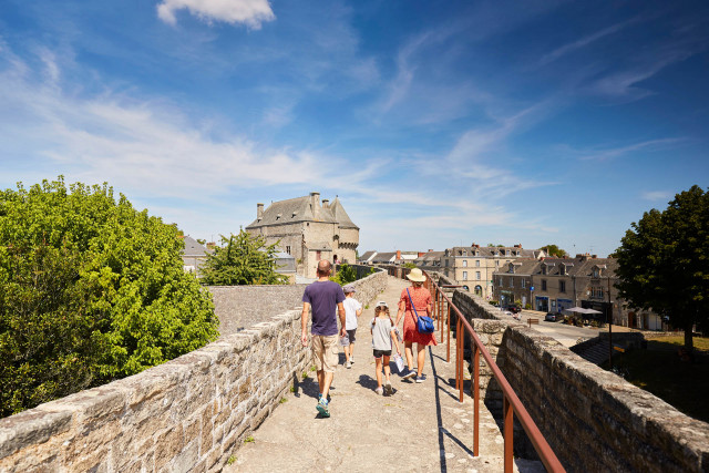 Visite guidée en groupe du chemin de ronde de Guérande