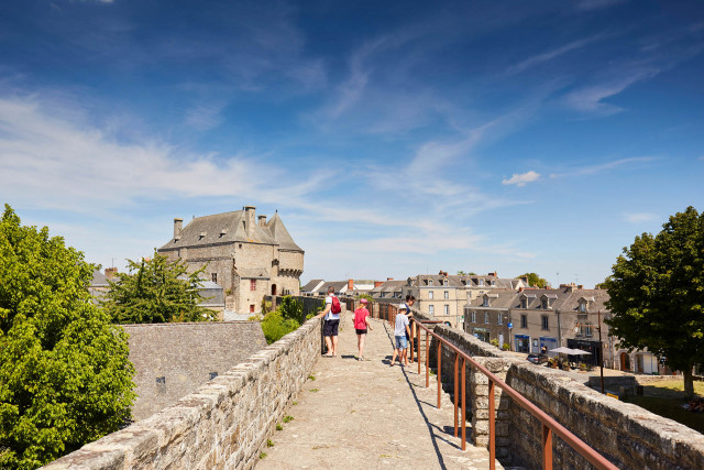 Visite scolaire du chemin de ronde de Guérande