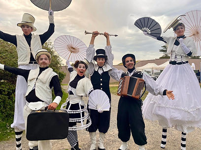 Animation Les Candides en déambulation - Le Pouliguen - © Compagnie Sonjévéyés Animation Les Candides en déambulation - Le Pouliguen