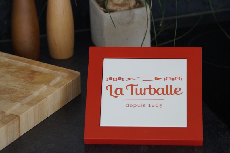 Boutique en ligne - Dessous de plat 1865 La Turballe - rouge - Office de tourisme La Baule Presqu'île de Guérande