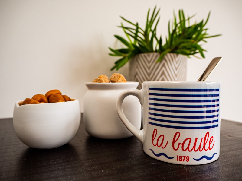 Boutique en ligne - Mini mug la Baule bleu/rouge - Office de tourisme la Baule-Presqu'île de Guérande