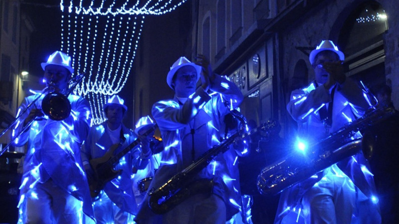 Déambulation avec la Fanfare Pop Corn 007 - Le Pouliguen 