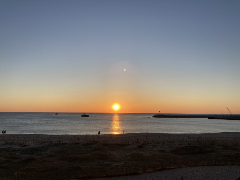 le-muguet-coucher-de-soleil-sur-la-plage-2598581