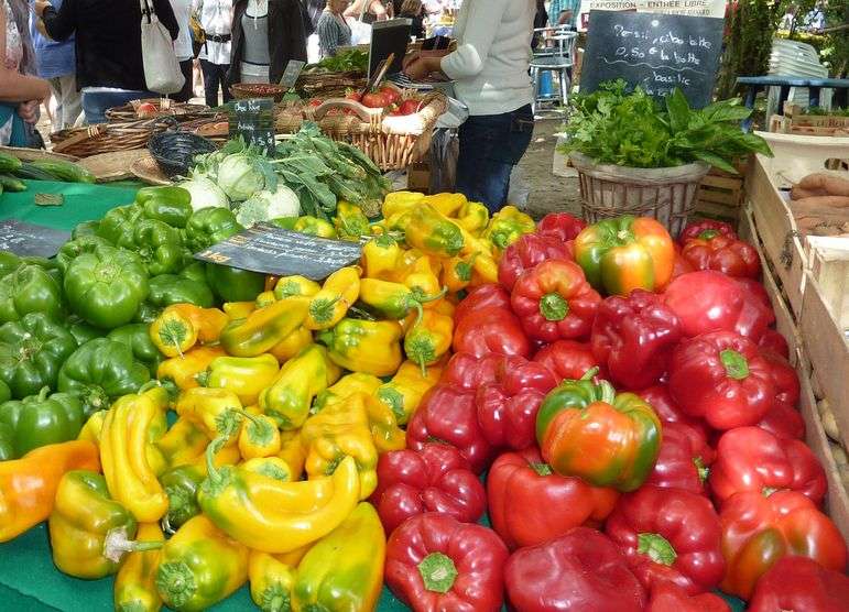 Saint-Marc-sur-Mer market