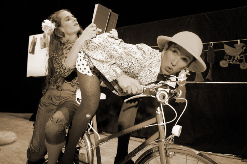 Spectacle au jardin - Les frangines du guidon
