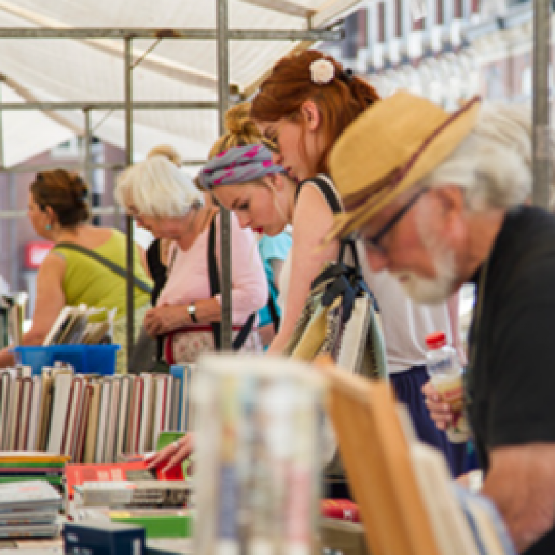 Vide-dressing et petite brocante